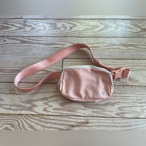Lululemon belt bag - melon sorbet
